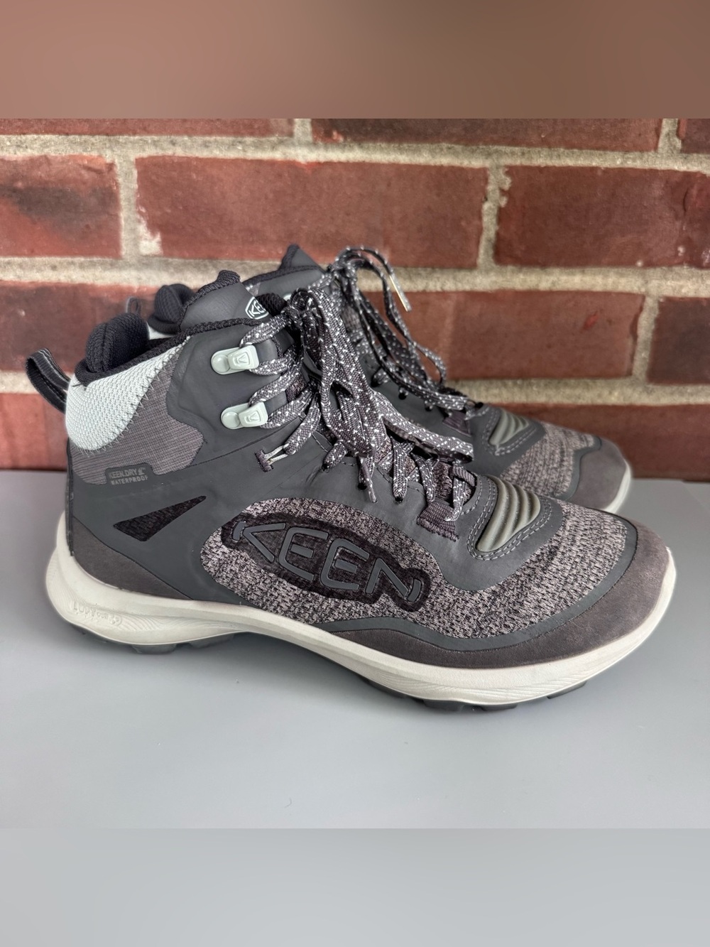 KEEN Explore Mid Waterproof Hiking Boots Gray Womens US 7 Trail Outdoor Shoes